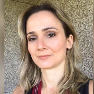 Viviane De Souza Lima de Vasconcellos