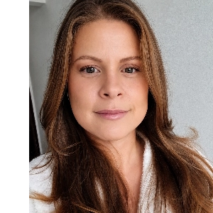 Débora Zam
