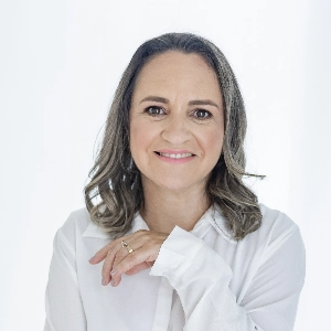 Angela Macedo