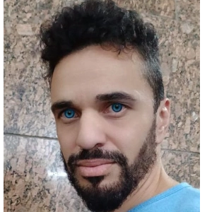 Ezekias Souza