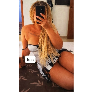 Isis Fernandes