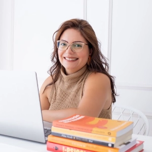 Mariana Oliveira Reis CRP 06/135789