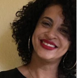 Claudia  Regina S. Oliveira