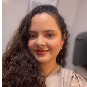 Massoterapeuta Ayla Romani