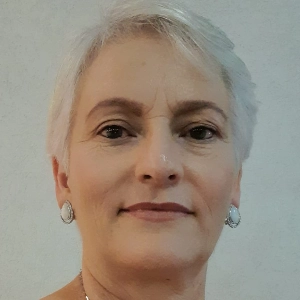 Terapeuta Elizabëth M Jësus