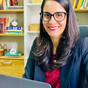 Luana Peixoto | Terapia Emocional com PNL e Hipnose