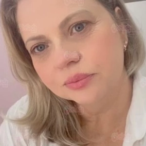 Thamisa massoterapeuta certificada