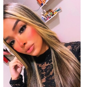 Laura Manoela