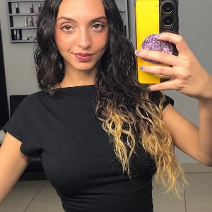 Lara mello
