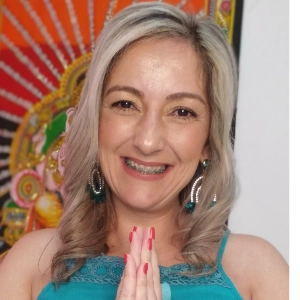 Cacá Belling - Médium e Terapeuta.